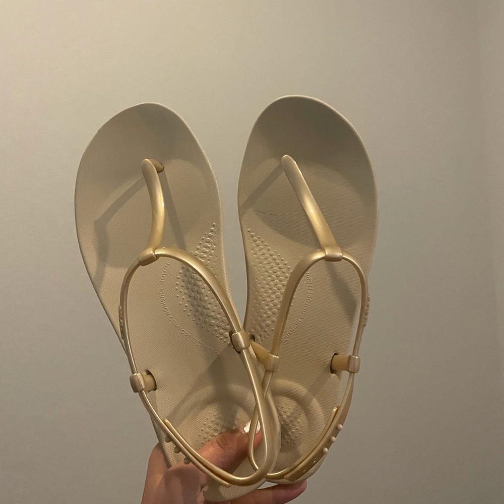 FitFlop | Iqushion Metallic Gold Pearlised 10